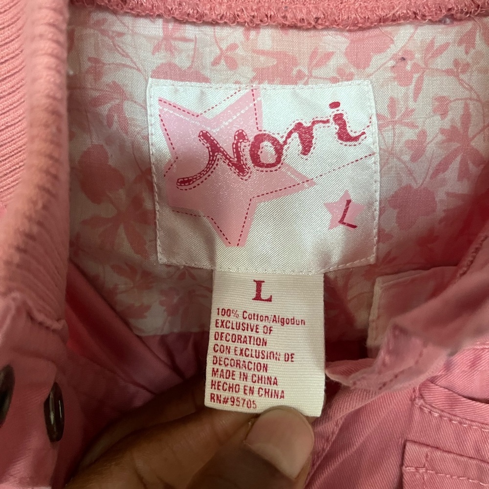NORI PINK WAIST LENGTH BUTTON DOWN JACKET WITH ELASTIC 3/4 LENGTH SLEEVES - Picture 8 of 10